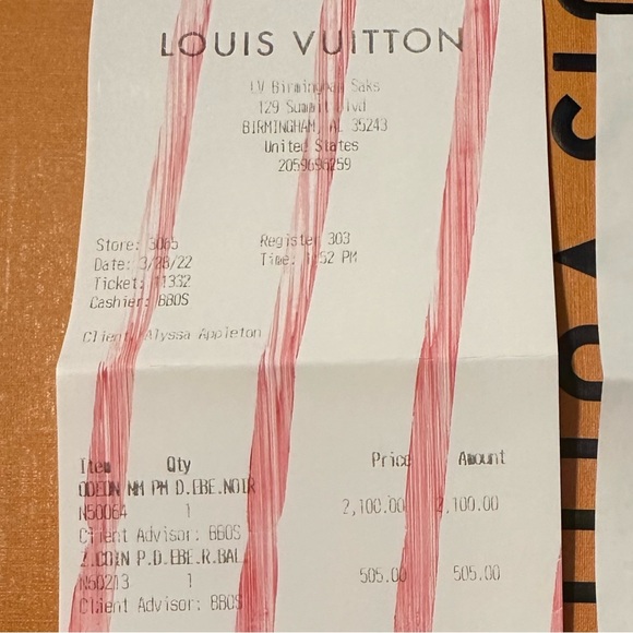 Practically new LV purse! Bought in 2022. Nothing wrong with it! - Picture 2 of 5